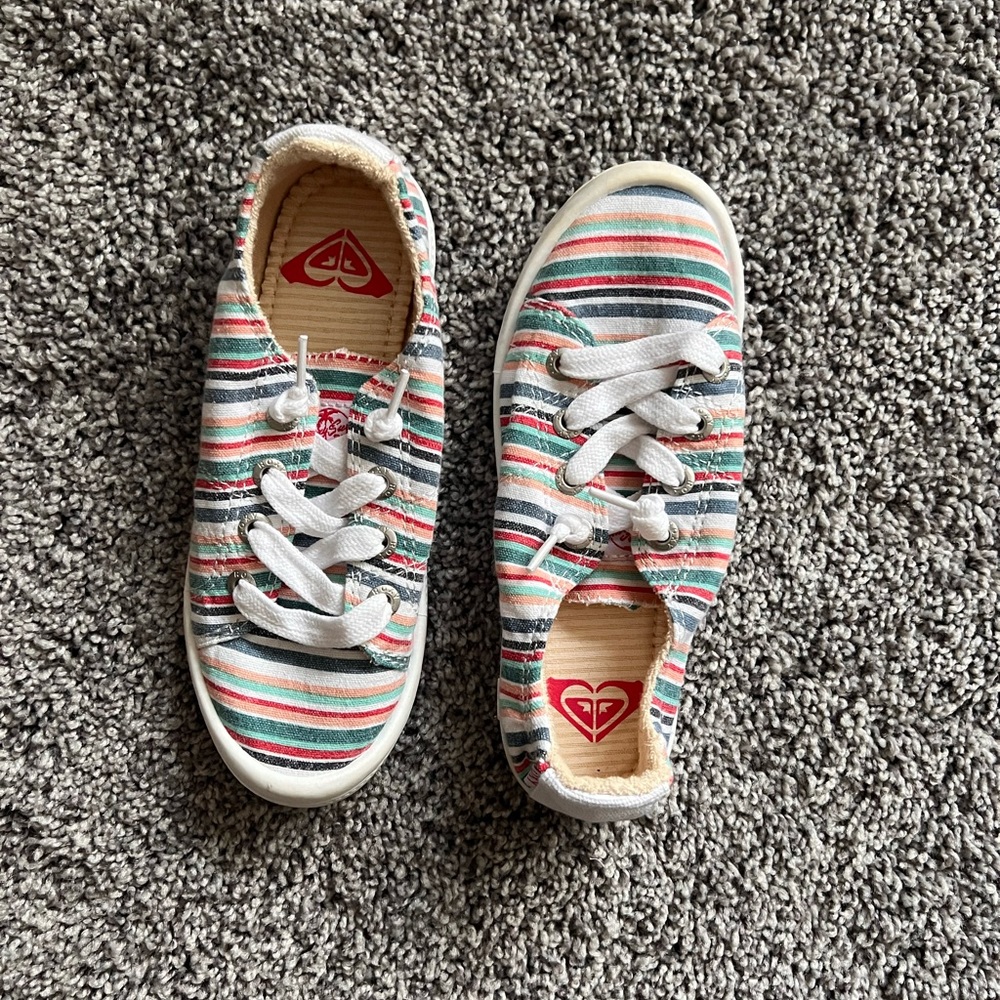 New Roxy size 1 little girl sneakers
